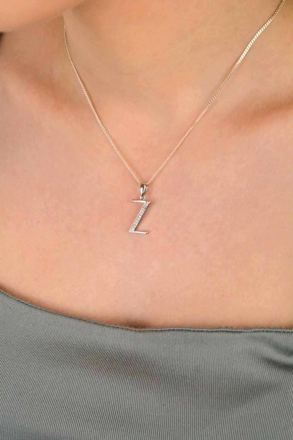 Literka srebrna próba 925, literka Z zdobiona cyrkoniami AP17-0211 Z Elegancka i subtelna literka Z wykonana z wysokiej jakości srebra próby 925, ozdobiona błyszczącymi cyrkoniami.1.jpg